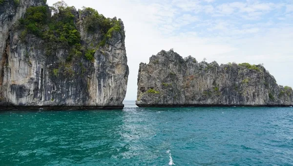เกาะลีเป๊ะ — เกาะรังนก